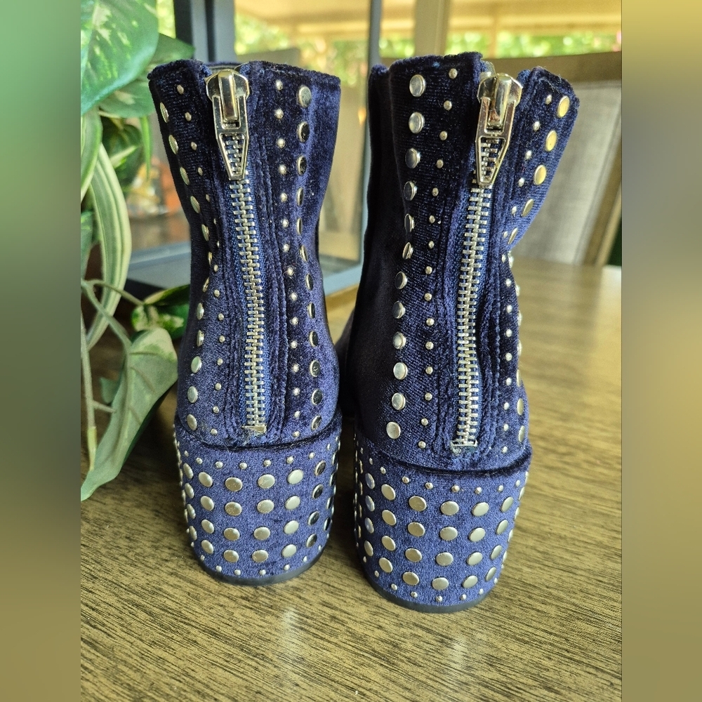 🔥 Stunning Royal Blue Velvet Studded Ankle Boots - Chic & Unique! Block Heels - Picture 4 of 11